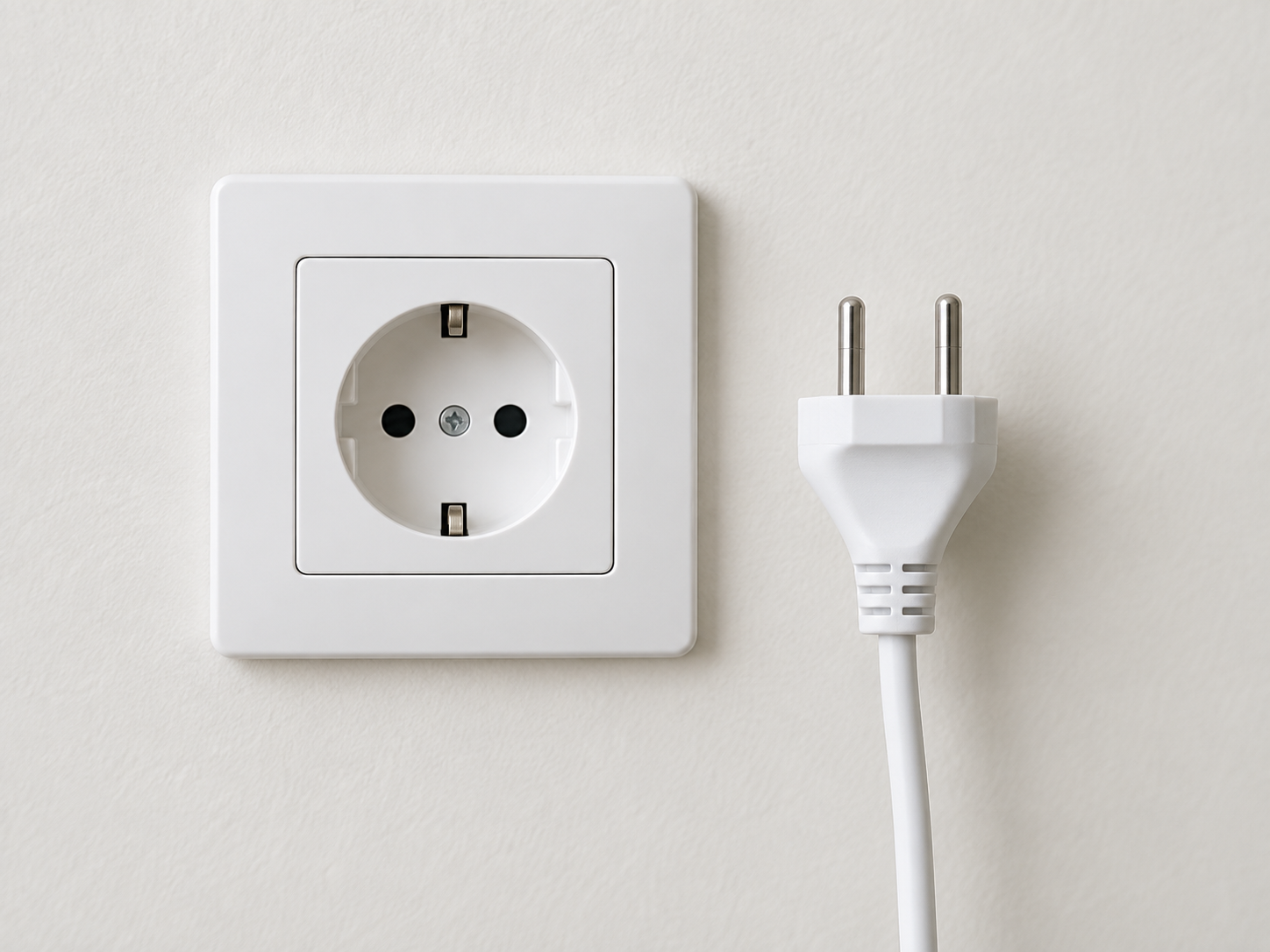 Steckdose und Stecker als Symbol für Elektrotechnik